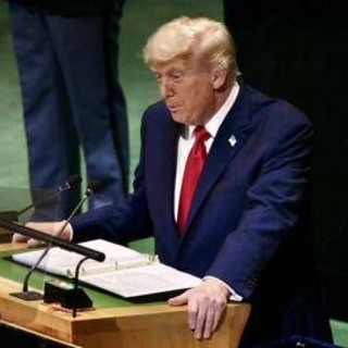 In Usa è bufera sull'avvocato nominato da Trump, spunta chat in cui dice: "Ho vena nazista" In Usa è bufera sull'avvocato nominato da Trump, spunta chat in cui dice: "Ho vena nazista"