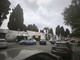 Napoli, spara e ferisce l'ex moglie al cimitero: 71enne arrestato Napoli, spara e ferisce l'ex moglie al cimitero: 71enne arrestato