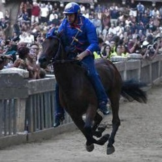 Palio Siena, notte tranquilla in ospedale per Tittia: condizioni in miglioramento Palio Siena, notte tranquilla in ospedale per Tittia: condizioni in miglioramento