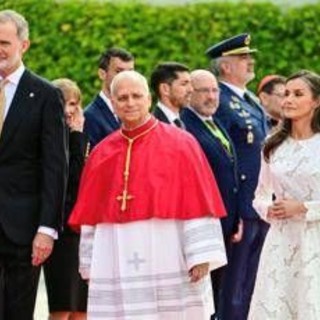 Papa arrivato a Madrid: "Preoccupato per l'Ucraina, va promosso il negoziato" Papa arrivato a Madrid: "Preoccupato per l'Ucraina, va promosso il negoziato"
