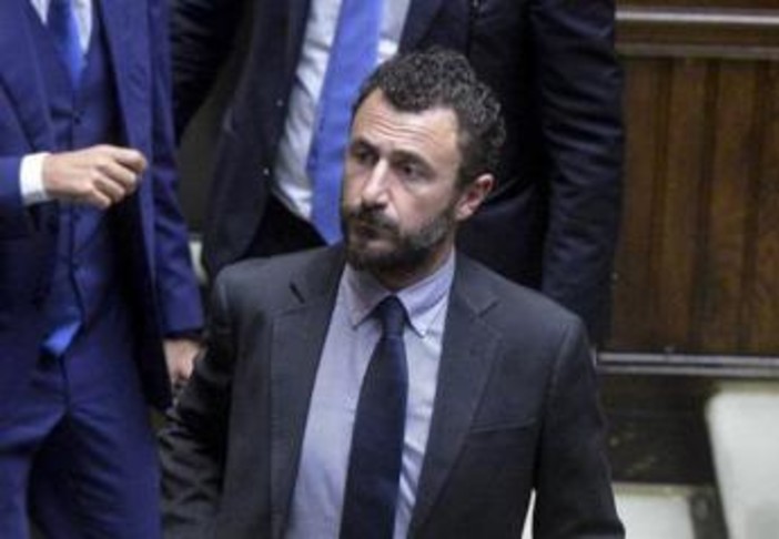 Emanuele Pozzolo, patente sospesa per un anno dopo incidente: "Tante cose da chiarire, faccio ricorso" Emanuele Pozzolo, patente sospesa per un anno dopo incidente: "Tante cose da chiarire, faccio ricorso"