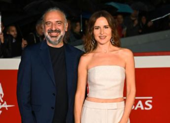 'Via dei Matti n.0' tornerà nel 2027, l'annuncio di Rai con Stefano Bollani e Valentina Cenni 'Via dei Matti n.0' tornerà nel 2027, l'annuncio di Rai con Stefano Bollani e Valentina Cenni