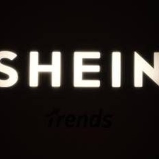 Shein e le bambole sessuali dall'aspetto infantile, la minaccia della Francia dopo la denuncia