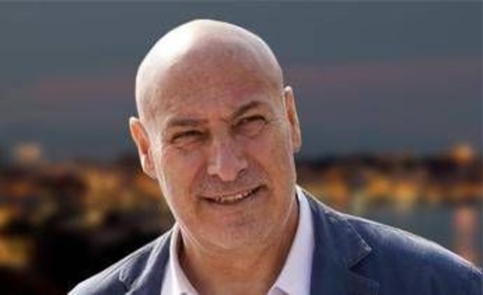 Crotone, il sindaco si dimette dopo aver aggredito con calci e pugni un consigliere comunale