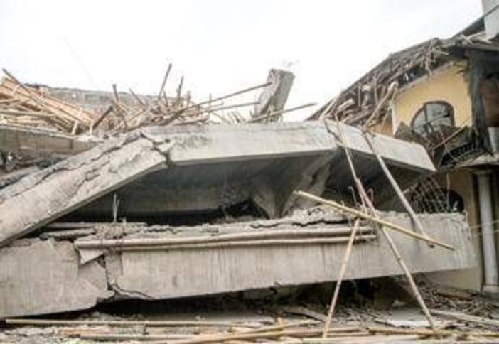 Indonesia, scuola crollata a Giava: "Nessun segno di vita"