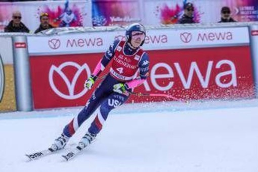 Discesa Crans-Montana annullata per le condizioni della pista, Vonn in ospedale. Cos'è successo