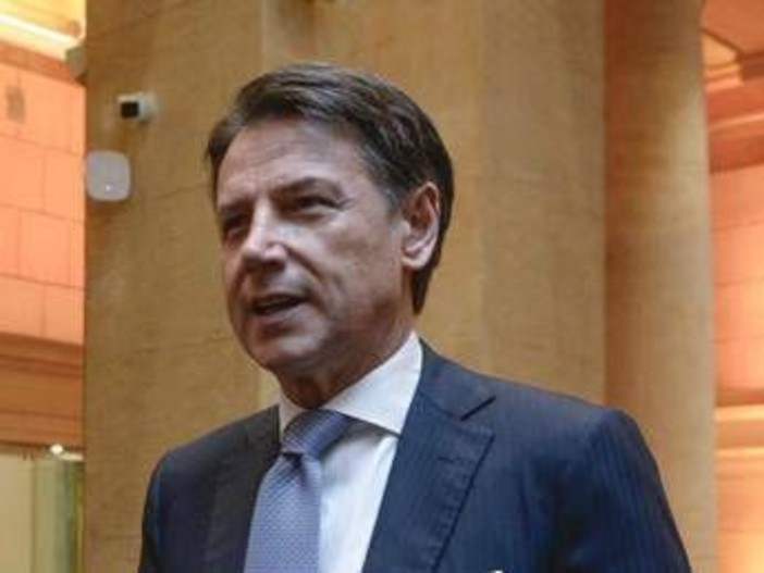 Giuseppe Conte: "Tornato a casa. Intervento riuscito, sto molto bene" Giuseppe Conte: "Tornato a casa. Intervento riuscito, sto molto bene"