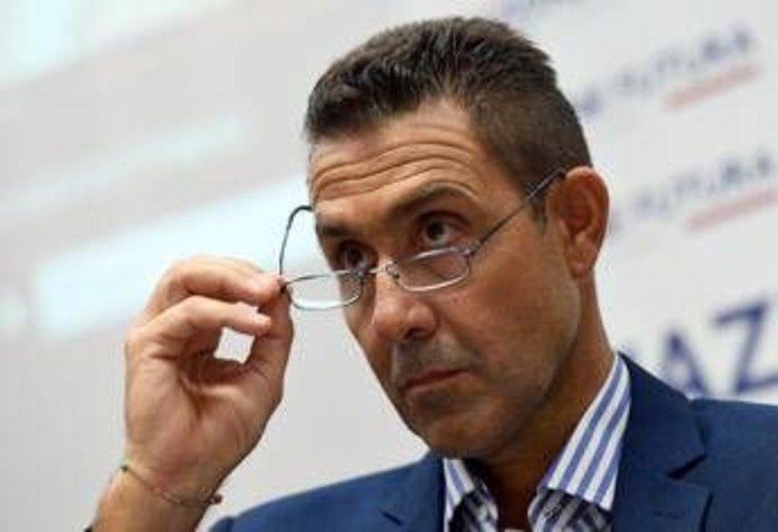 Iran, Vannacci: "È una guerra a tutti gli effetti, se richiamassero i riservisti obbedisco" Iran, Vannacci: "È una guerra a tutti gli effetti, se richiamassero i riservisti obbedisco"