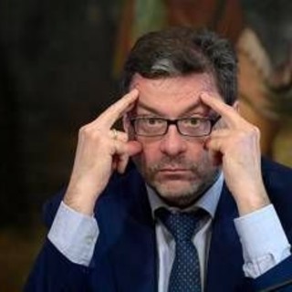 Manovra, Giorgetti: "Burrasca all'orizzonte, ma l'Italia non è spendacciona"