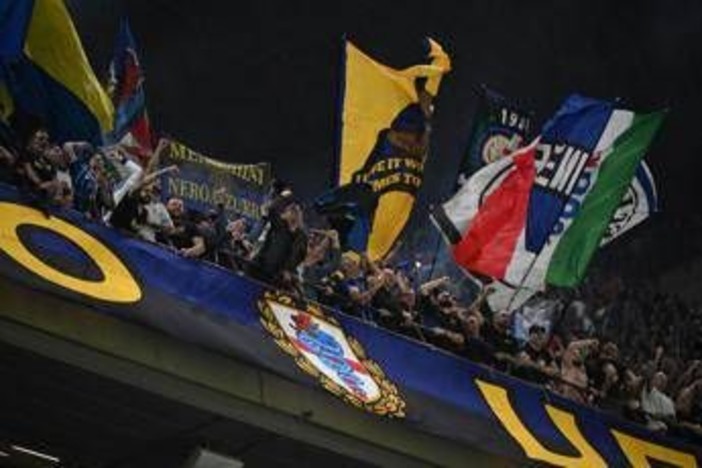 Inter-Parma 2-0, a San Siro parte la festa scudetto nerazzurra Inter-Parma 2-0, a San Siro parte la festa scudetto nerazzurra