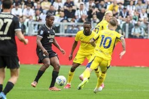 Juventus-Hellas Verona, Gagliardini travolge David: fallo era da rosso? Juventus-Hellas Verona, Gagliardini travolge David: fallo era da rosso?