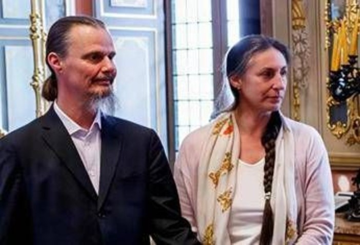Famiglia nel bosco, arriva una nuova assistente sociale per il progressivo rientro dei bimbi