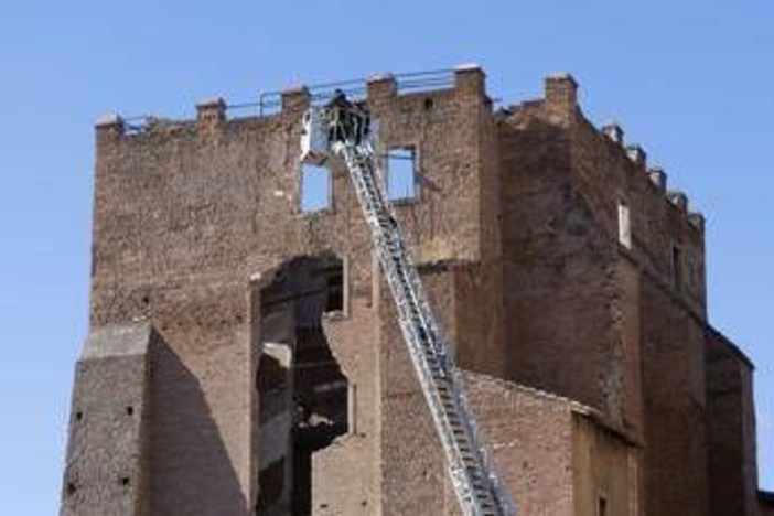 Crollo Torre dei Conti, lavori per restauro finanziati con fondi Pnrr per quasi 7 milioni Crollo Torre dei Conti, lavori per restauro finanziati con fondi Pnrr per quasi 7 milioni