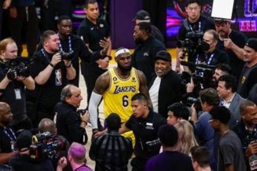 LeBron James, oggi la sua "Second Decision". Ipotesi ritiro LeBron James, oggi la sua "Second Decision". Ipotesi ritiro