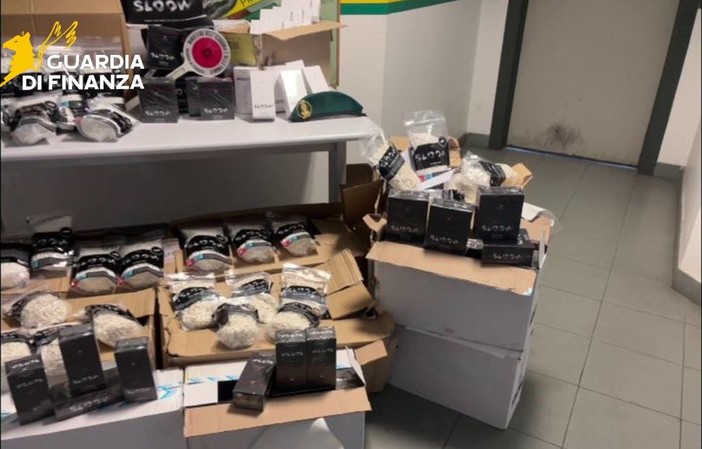 Smantellata filiera fumo illegale a Palermo, sequestro per 11 milioni Smantellata filiera fumo illegale a Palermo, sequestro per 11 milioni