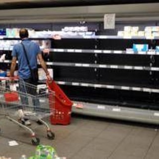 Caro carburanti e tir in sciopero, l'allarme: "Col blocco a rischio rifornimenti supermercati e negozi" Caro carburanti e tir in sciopero, l'allarme: "Col blocco a rischio rifornimenti supermercati e negozi"