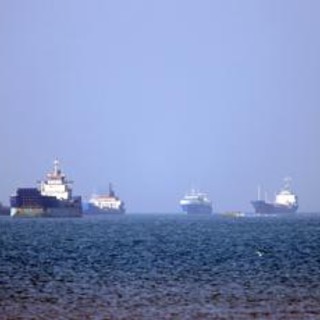 Iran, Usa abbattono droni iraniani a Hormuz. Teheran: "Accordo mai così vicino"