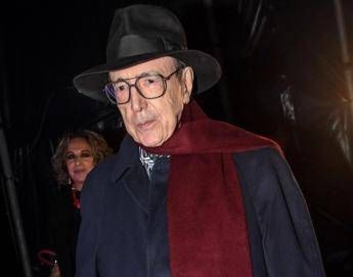 Teatro all'asta, appello in rima di Pingitore: "Salvate il Salone Margherita" Teatro all'asta, appello in rima di Pingitore: "Salvate il Salone Margherita"