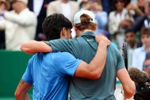 Sinner, Alcaraz e 20 tennisti contro Roland Garros: "Montepremi troppo basso"