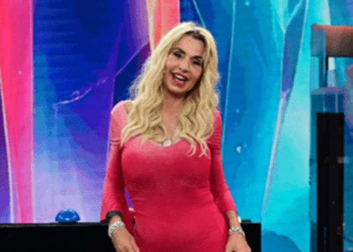 Valeria Marini, la truffa alla madre: "Grazie alla fede ne siamo uscite" Valeria Marini, la truffa alla madre: "Grazie alla fede ne siamo uscite"