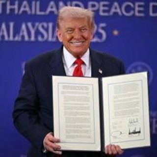 Trump in Asia, missione tra pace e dazi. Messaggio a Xi sull'Ucraina: "Ci aiuti con la Russia" Trump in Asia, missione tra pace e dazi. Messaggio a Xi sull'Ucraina: "Ci aiuti con la Russia"
