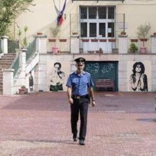 Prof accoltellata a Roma, il piano del 13enne: a scuola con coltelli da sub e telefono sul casco per filmare l'agguato Prof accoltellata a Roma, il piano del 13enne: a scuola con coltelli da sub e telefono sul casco per filmare l'agguato