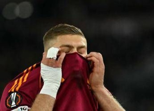 Europa League, Roma-Lille 0-1: giallorossi sbagliano un rigore 3 volte Europa League, Roma-Lille 0-1: giallorossi sbagliano un rigore 3 volte