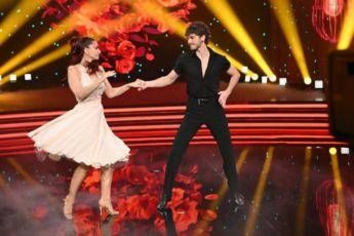 Ballando, Delogu: "Io e Nikita non stiamo insieme". Ma la giuria non ci crede...