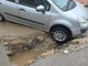 Napoli, si apre voragine in Via Appia: coinvolte almeno 4 auto nel crollo Napoli, si apre voragine in Via Appia: coinvolte almeno 4 auto nel crollo