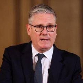 Crisi nel Labour, Starmer: "Non mi farò da parte". Ma salgono i deputati che chiedono le dimissioni
