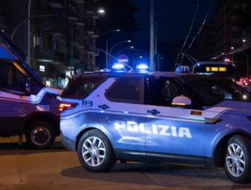 Roma, due somali aggrediti da 10 ragazzi a San Lorenzo e feriti a coltellate: al vaglio telecamere