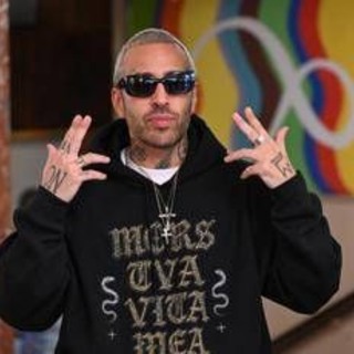 Sanremo 2026, Luchè chi è: gli esordi, l'infanzia difficile, la polemica con Salmo