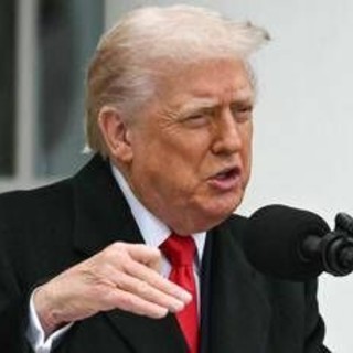 Trump cancella Biden: "Non c'è la sua firma sugli atti, annullo tutto"