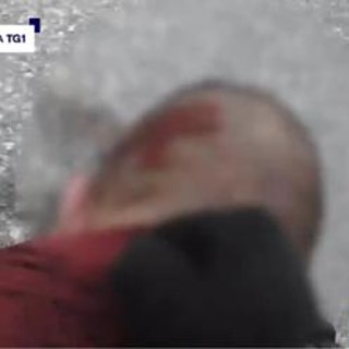 Caso Fakir, Tg1: fotogramma da bodycam poliziotto mostra ferita sulla nuca Caso Fakir, Tg1: fotogramma da bodycam poliziotto mostra ferita sulla nuca