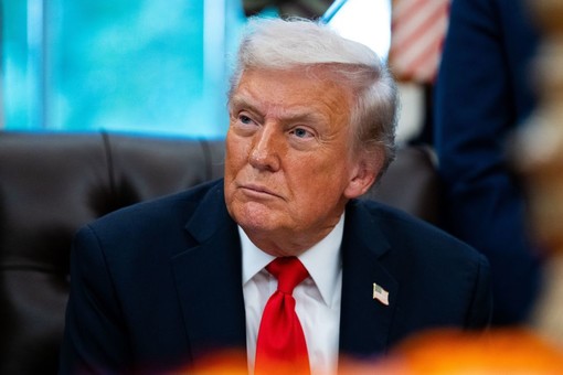 Trump “Putin dovrebbe far cessare la guerra, non testare missili” Trump “Putin dovrebbe far cessare la guerra, non testare missili”