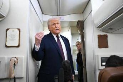 Trump sull'Air Force One: "In Groenlandia possiamo fare ciò che vogliamo" Trump sull'Air Force One: "In Groenlandia possiamo fare ciò che vogliamo"