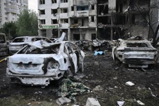Ucraina, missili russi colpiscono Kiev: 2 morti e una ventina di feriti