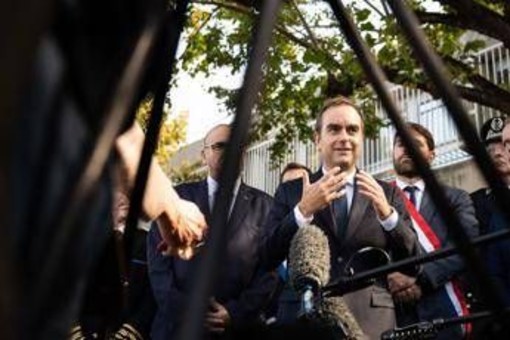 Francia, nominato governo Lecornu II con 34 ministri: Barrot e Darmanin confermati Francia, nominato governo Lecornu II con 34 ministri: Barrot e Darmanin confermati