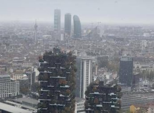 Freddo artico in Lombardia, neve arrivata a Milano