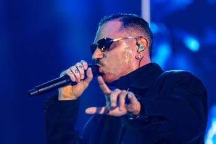 Proteste e cortei, lo sfogo di Marracash sui social: "Con le buone non cambi le cose" Proteste e cortei, lo sfogo di Marracash sui social: "Con le buone non cambi le cose"