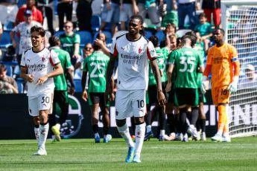 Milan, tifosi in rivolta dopo sconfitta con Sassuolo: "Imbarazzanti" Milan, tifosi in rivolta dopo sconfitta con Sassuolo: "Imbarazzanti"