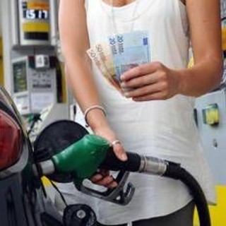 Caro carburanti, anche IP mette un tetto ai prezzi dopo Eni: sconto per 8.500 distributori