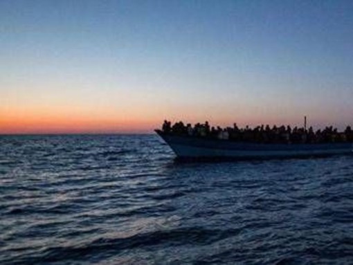 Strage di migranti in Grecia, 12 morti in due incidenti al largo di Lesbo e Samo Strage di migranti in Grecia, 12 morti in due incidenti al largo di Lesbo e Samo