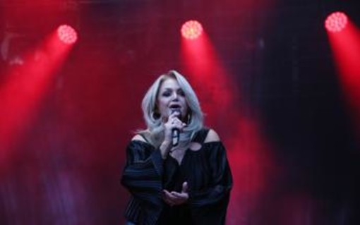 Musica, addio a Bonnie Tyler: muore a 75 anni la voce roca del rock romantico
