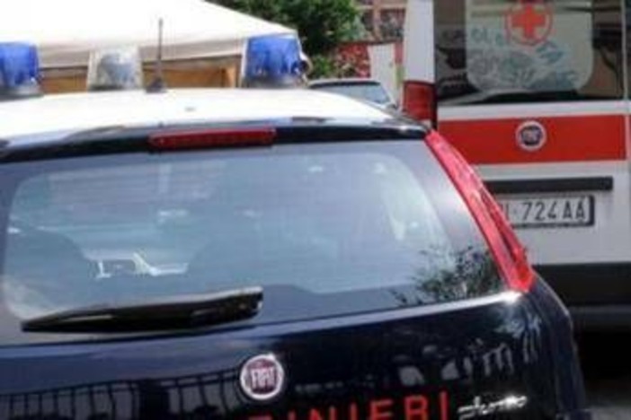 Roma, ragazza in pigiama senza vita davanti a un liceo