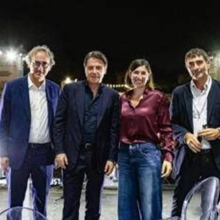 Il dibattito con Schlein, Conte, Bonelli e Fratoianni parte con una foto e la promessa: "Con noi al governo riconoscimento Palestina" Il dibattito con Schlein, Conte, Bonelli e Fratoianni parte con una foto e la promessa: "Con noi al governo riconoscimento Palestina"