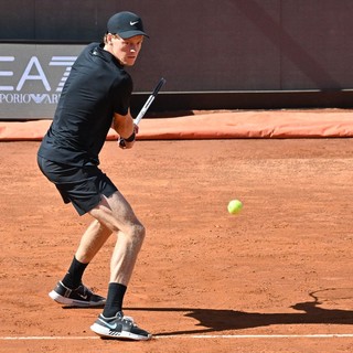 Sinner vince il derby con Pellegrino, impresa Darderi: sono ai quarti a Roma