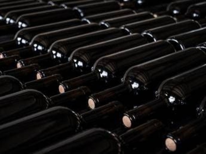 Maxi furto nella cantina Antinori in Toscana, rubate 30mila bottiglie per 5 milioni di euro: caccia alla banda Maxi furto nella cantina Antinori in Toscana, rubate 30mila bottiglie per 5 milioni di euro: caccia alla banda