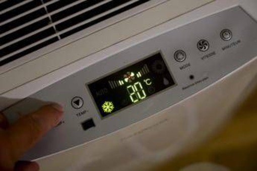 Caldo, come affrontare le notti tropicali: i quattro consigli (fondamentali) dell'esperto Caldo, come affrontare le notti tropicali: i quattro consigli (fondamentali) dell'esperto