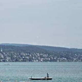 Il livello del Lago di Zurigo raggiunge il minimo storico Il livello del Lago di Zurigo raggiunge il minimo storico